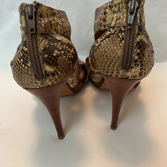 Stuart Weitzman Airforce Roccia Serpent Platform Stud Sandal - Picture 4 of 10